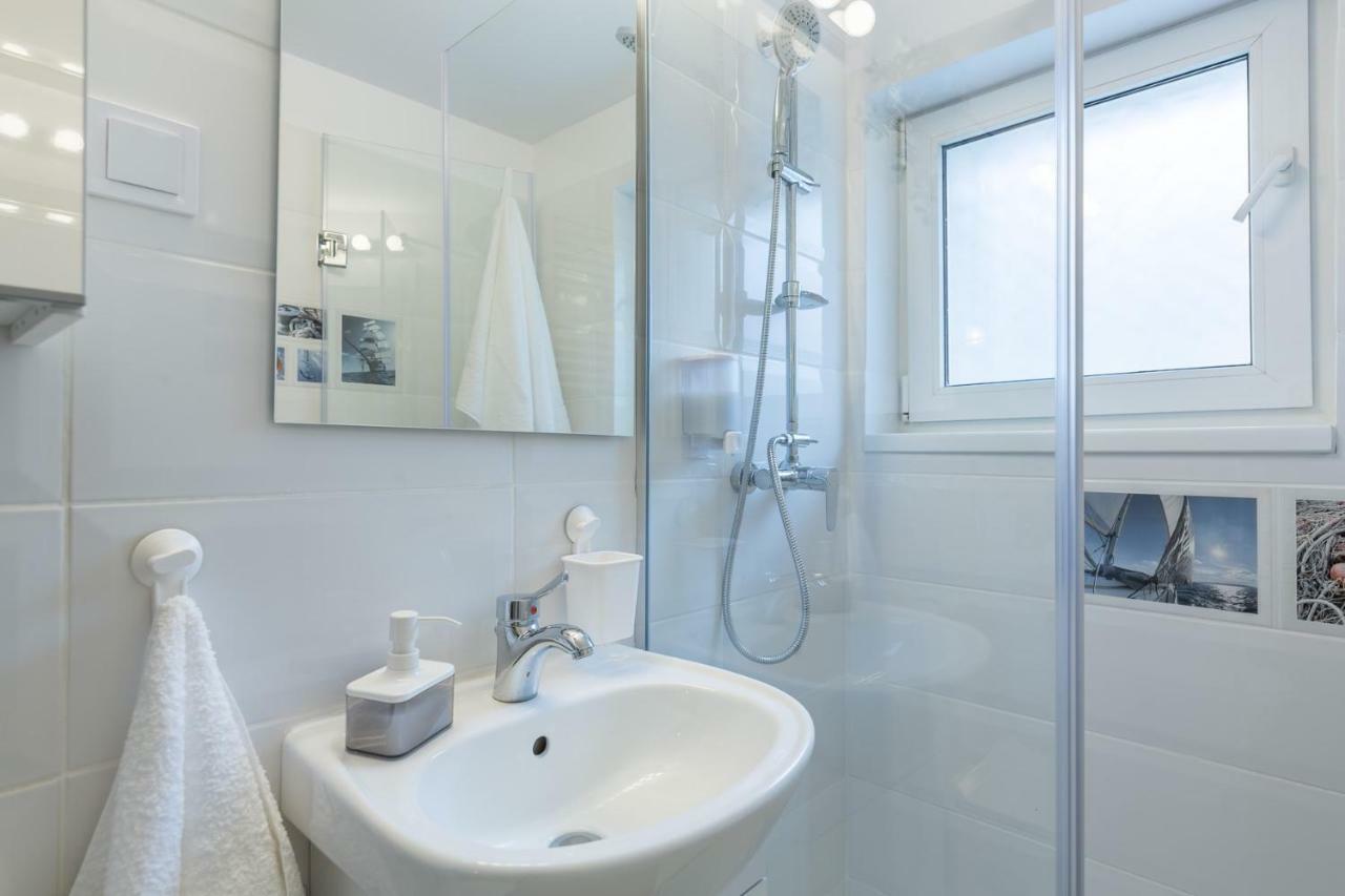 Central Stylish & Cozy One Bedroom Apartment - Adela Accommodation - Ideal For Long Stays 布加勒斯特 外观 照片